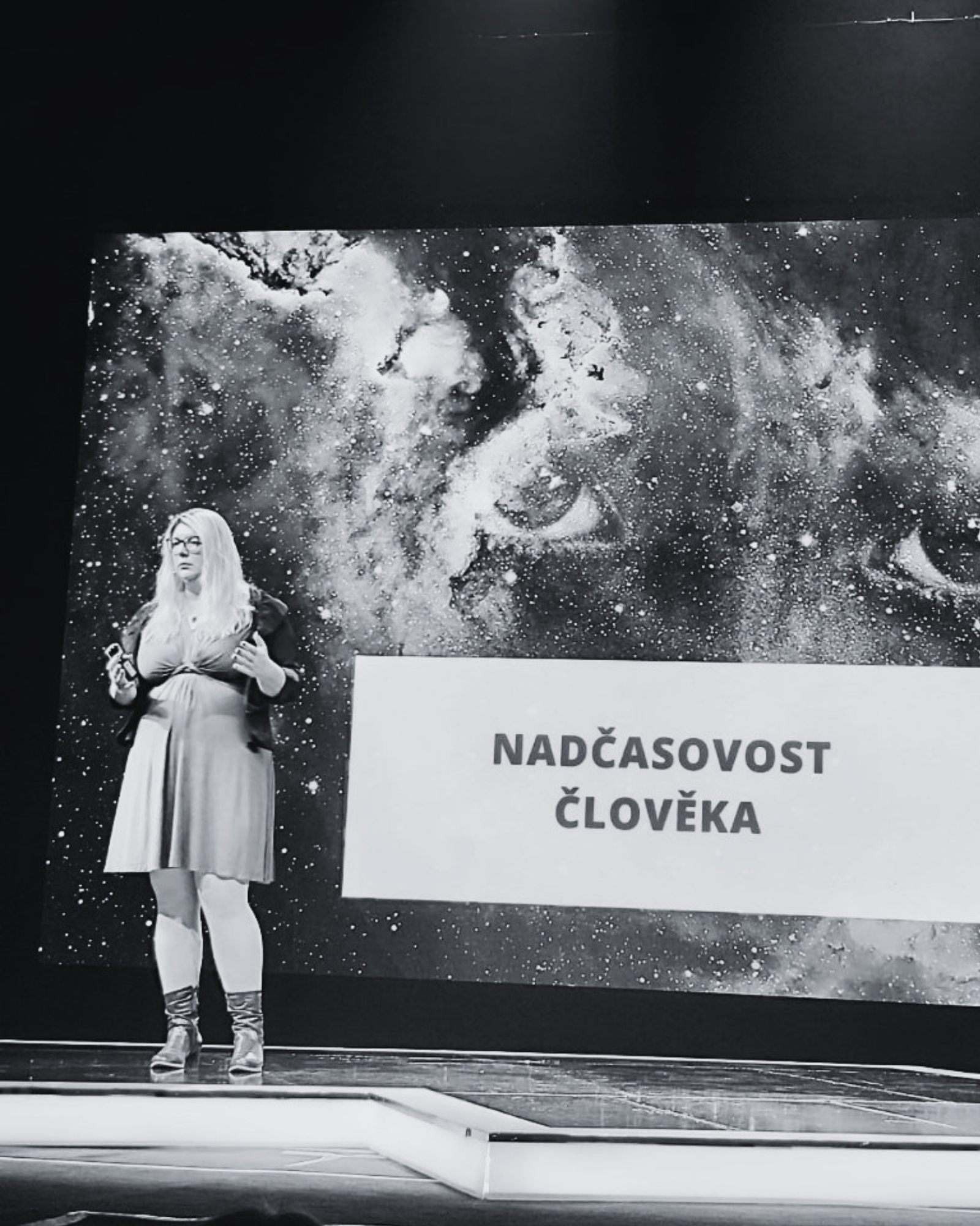 Dr. Alžběta Solarczyk Krausová delivering a talk on stage